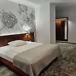 Intryga 4*