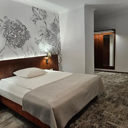 Intryga 4*