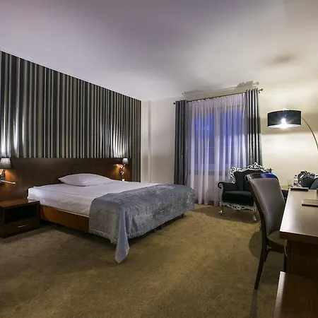 Intryga Bed & Breakfast 2*