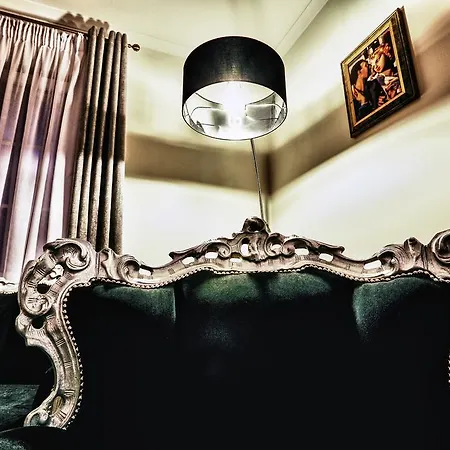 Intryga 4*